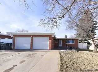 3446 Green Valley Rd, Cheyenne, WY 82001