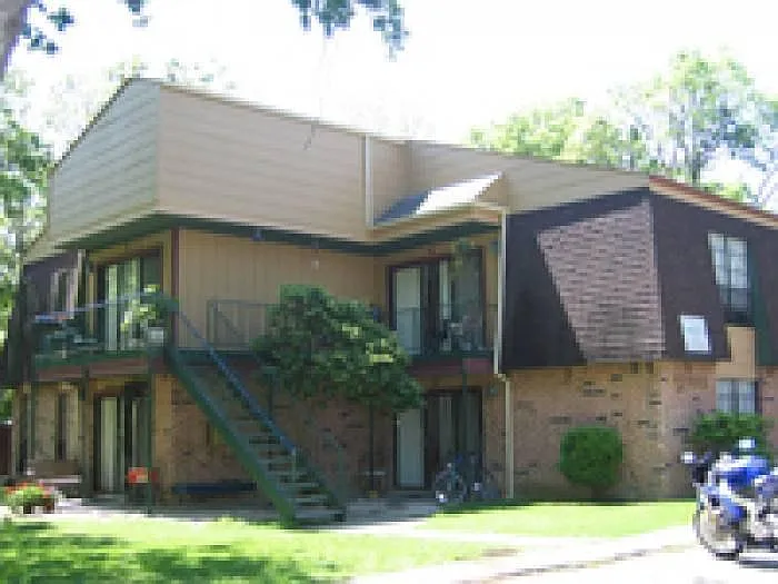 605 W San Antonio St #3 — Photo 1