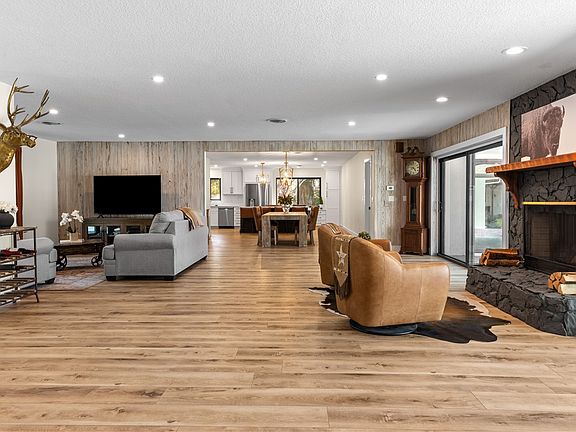 5th image of 2525 4th St