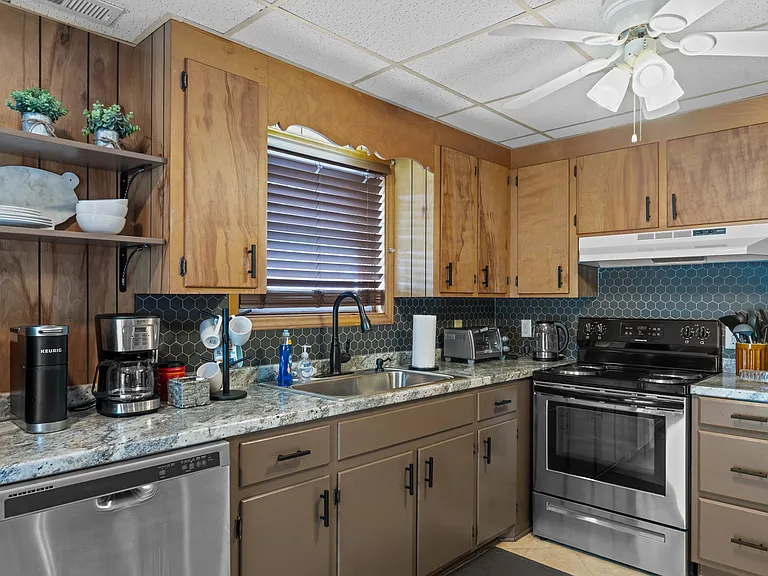 949 S Bay Dr — Photo 12