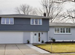 26 Matthews Dr, Lancaster, NY 14086