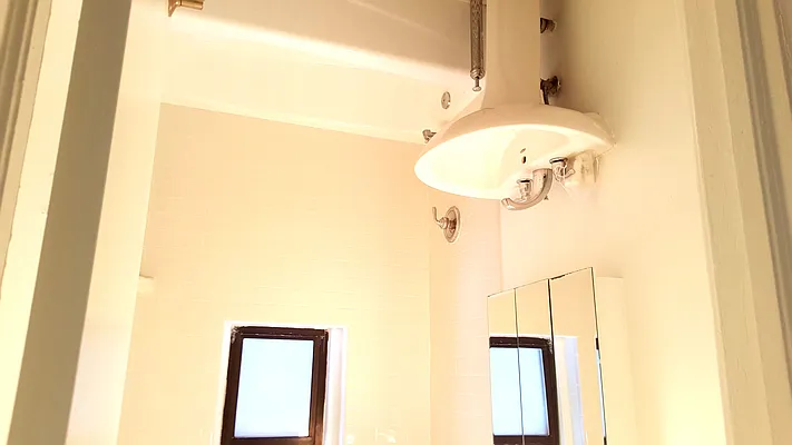 Rented by Realty Queens LLC | media 14