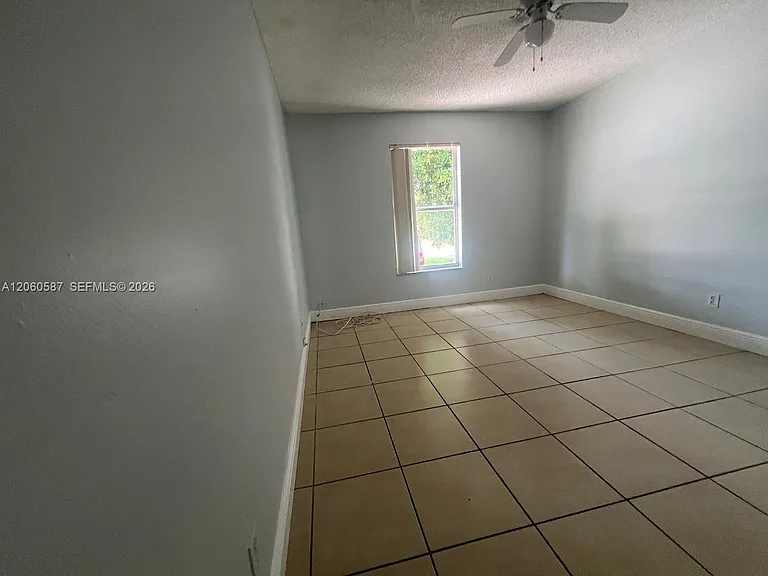 738 SW 9th St — Photo 14