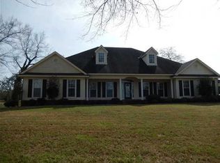 956 Mercer Rd, Elmore, AL 36025