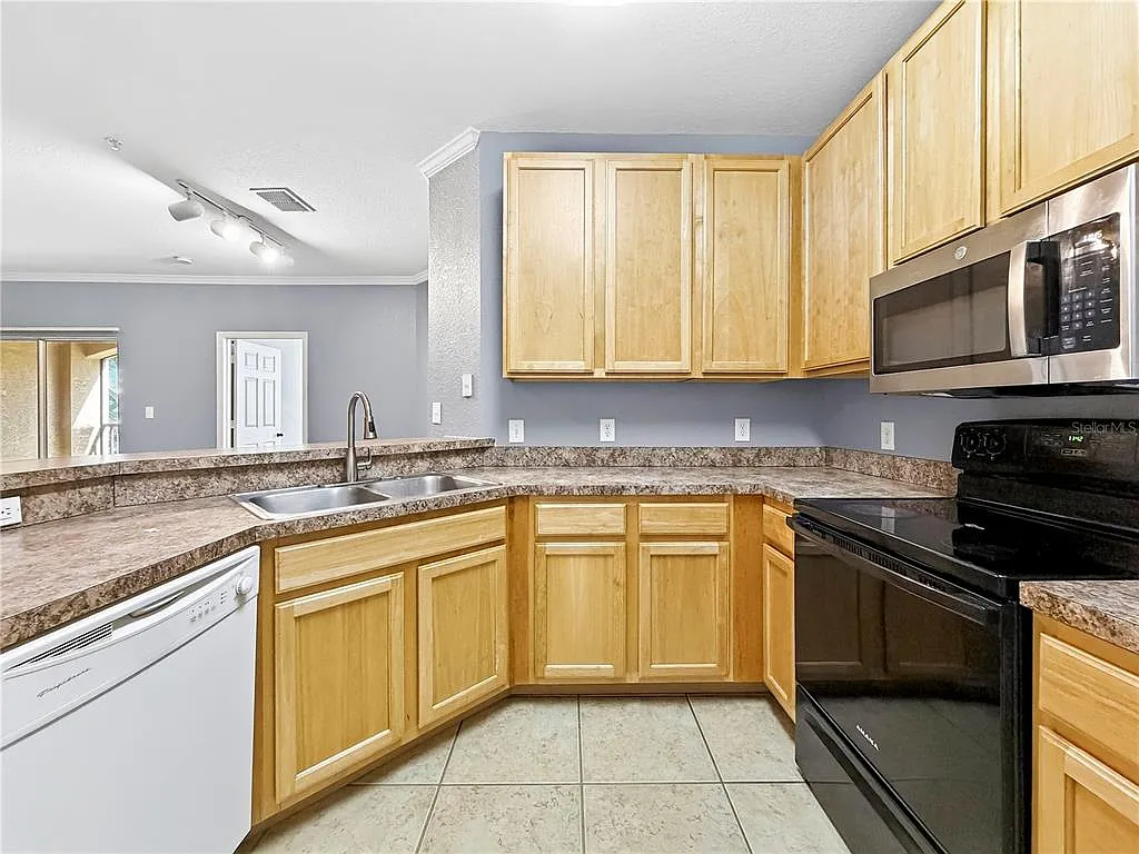 2 bed, 2.0 bath, 1157 sqft, $1,595 — Photo 3