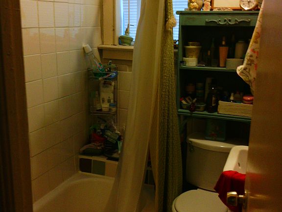 2nd image of 1018 Barnett St