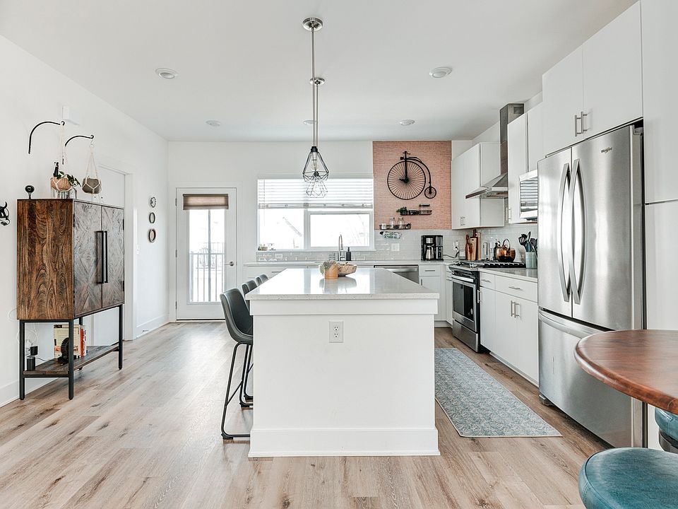2nd image of 1529 Yandes St