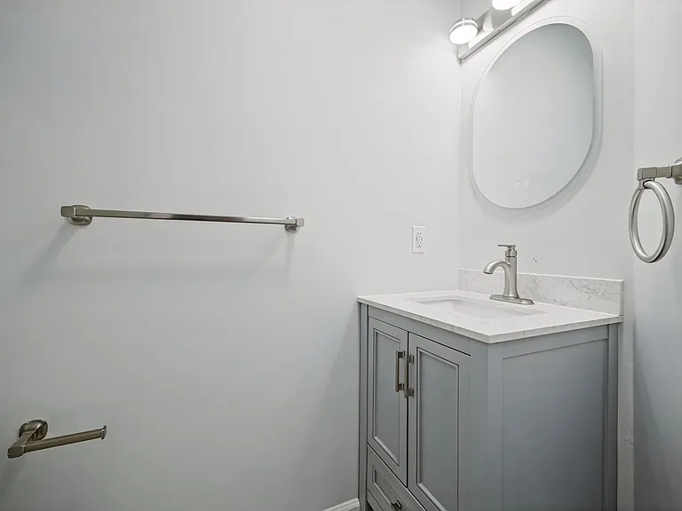 809 Bishop Ct — Photo 16
