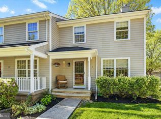 4 Eaton Ct, Hopewell, NJ 08525