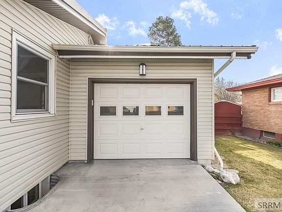 4th image of 842 Claire View Ln