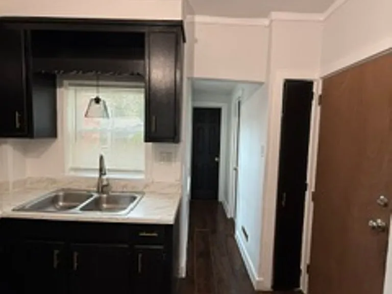 523 E End Ave — Photo 3