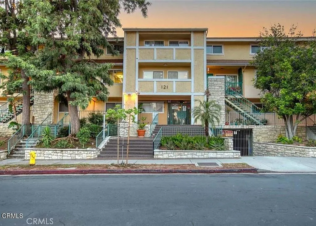 3 bed, 2.5 bath, 1143 sqft, $3,600 — Photo 1