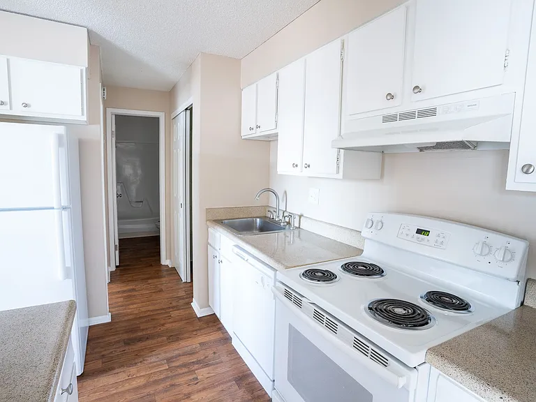 Prentice House Apartments — Photo 4