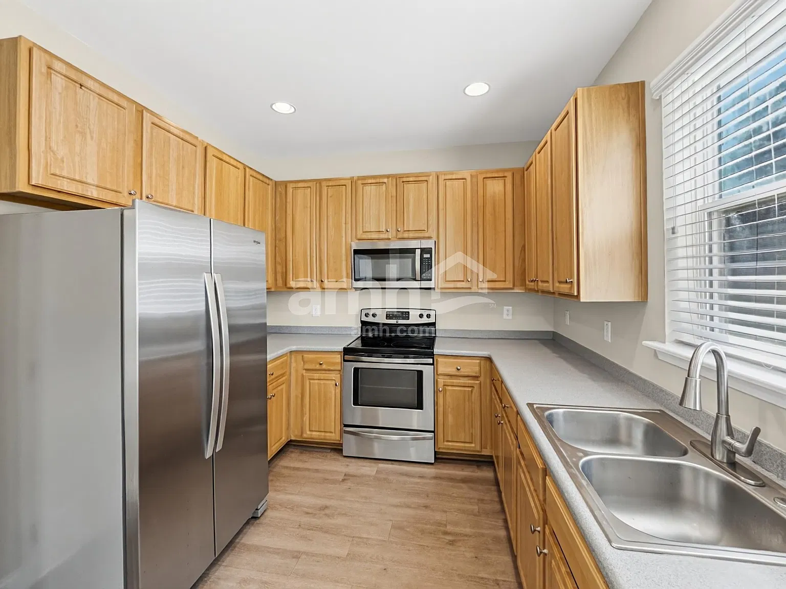 3 bed, 2.5 bath, 1562 sqft, $2,190 — Photo 3