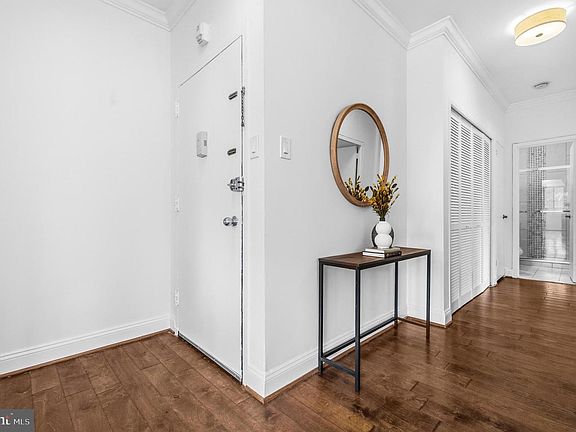 4th image of 4000 Tunlaw Rd NW APT 121