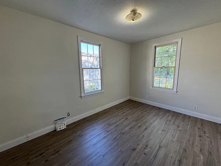 403 Helvenston St SE — Photo 5