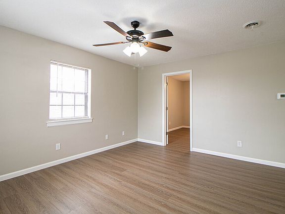 2nd image of 404-08 Thompsonville Ln