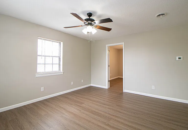 404-08 Thompsonville Ln — Photo 2