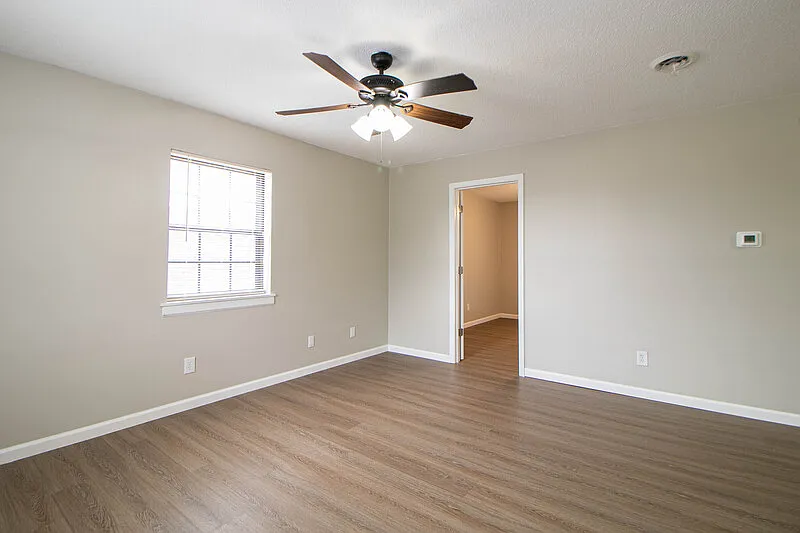 Building Photo - 404-08 Thompsonville Ln