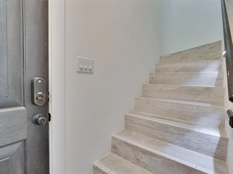 808 E Lydia St — Photo 38