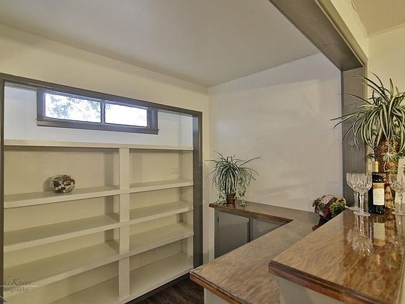 5th image of 829 Palm St