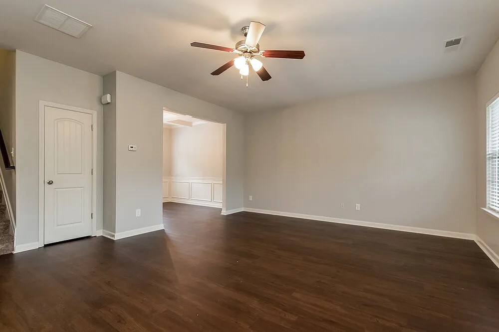 4 bed, 2.5 bath, 1882 sqft, $2,275 — Photo 3