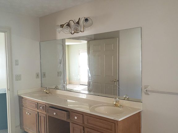 4th image of 645 Clubland Cir SE