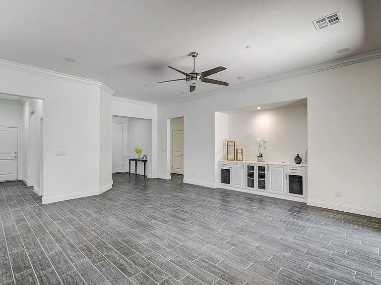 933 Everest Peak Ave — Photo 5