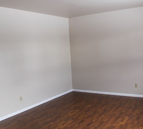 4th image of 2556 Burlington Ave