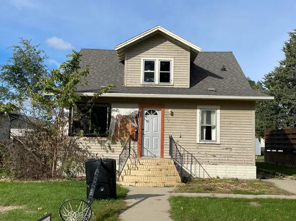 517 5th Ave W, Mobridge, SD 57601