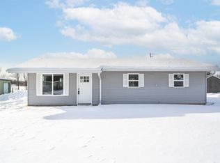 N3039 Lawson Dr, Waupaca, WI 54981
