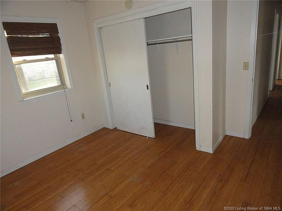 5th image of 305 W Walnut St