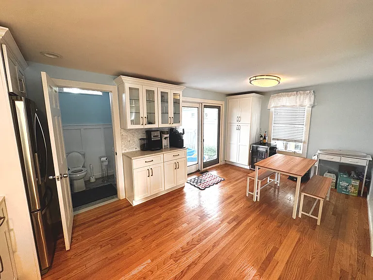 35 Lawrence Ave — Photo 7
