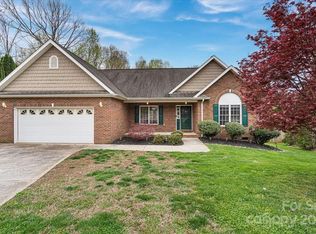 707 Braemore Ct NW, Conover, NC 28613
