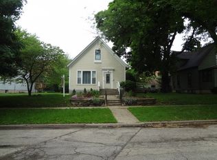 220 Orchard St, Elgin, IL 60123