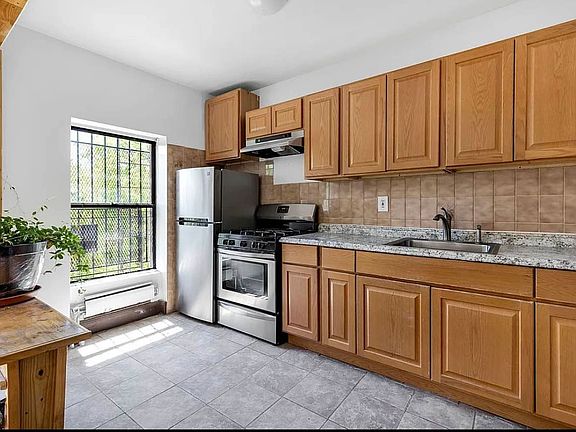 3rd image of 492 Willoughby Ave #Penthouse A