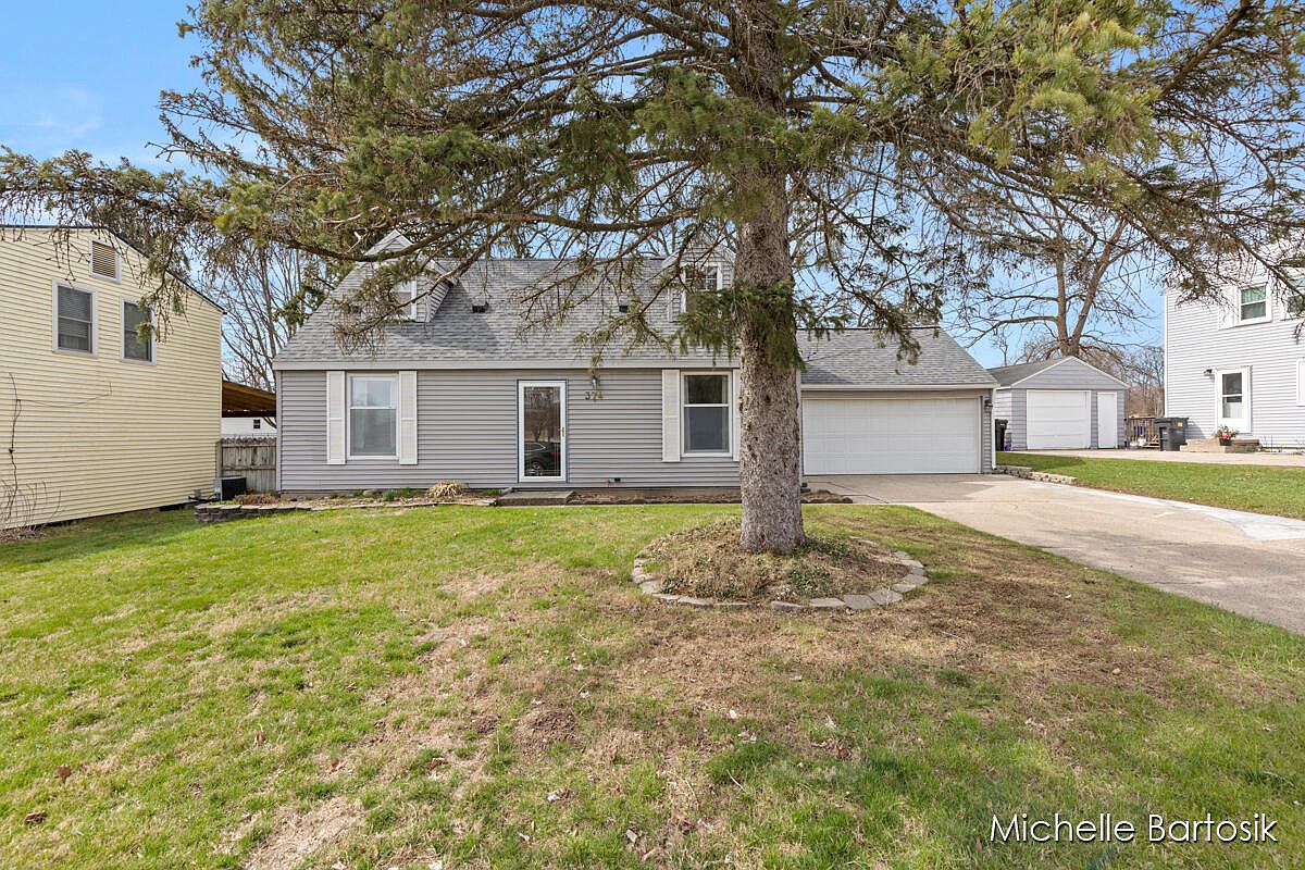 374 Brandywyne Dr NW, Comstock Park, MI 49321 | Zillow