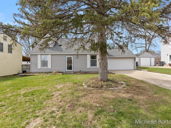 374 Brandywyne Dr NW, Comstock Park, MI 49321