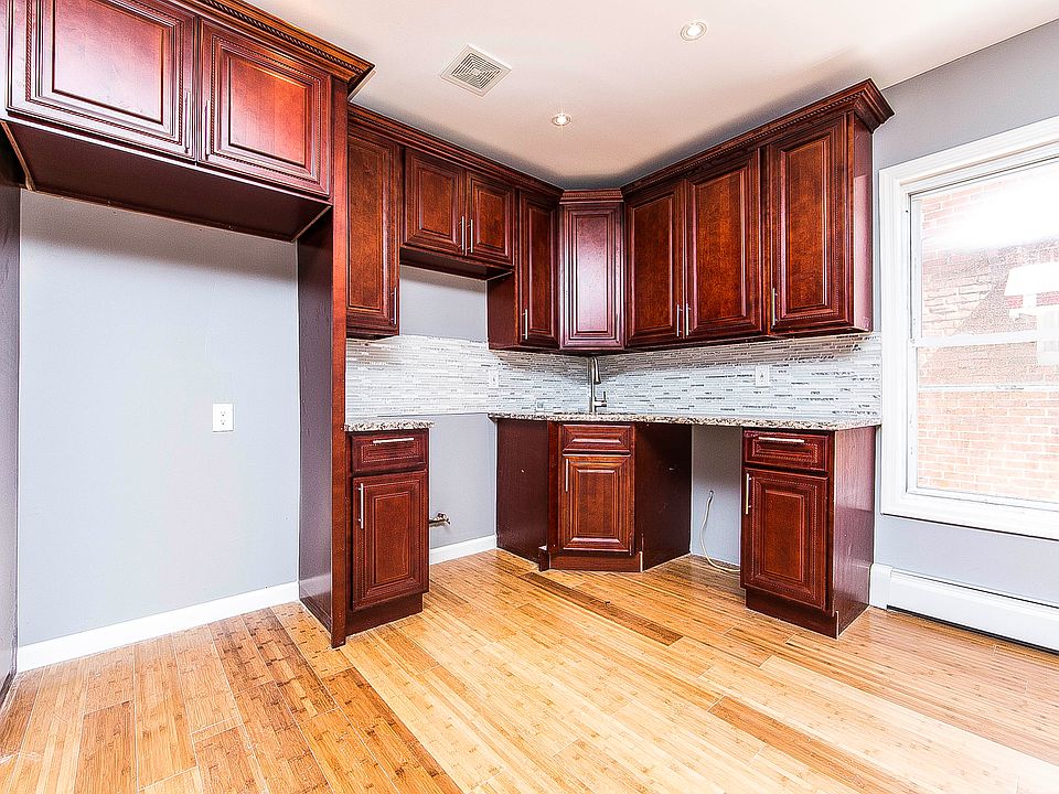 1st image of 21323 Murdock Ave