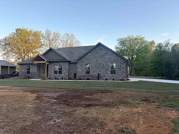 2nd image of 882 Patty Rd