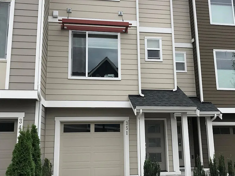 351 Vashon Ct NE — Photo 2