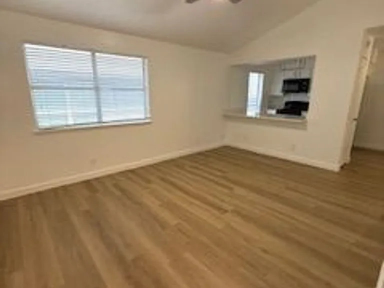 St. Edwards Place Apartments — Photo 17
