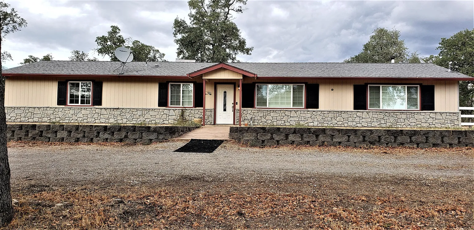 21136 View Lake Dr photo 1