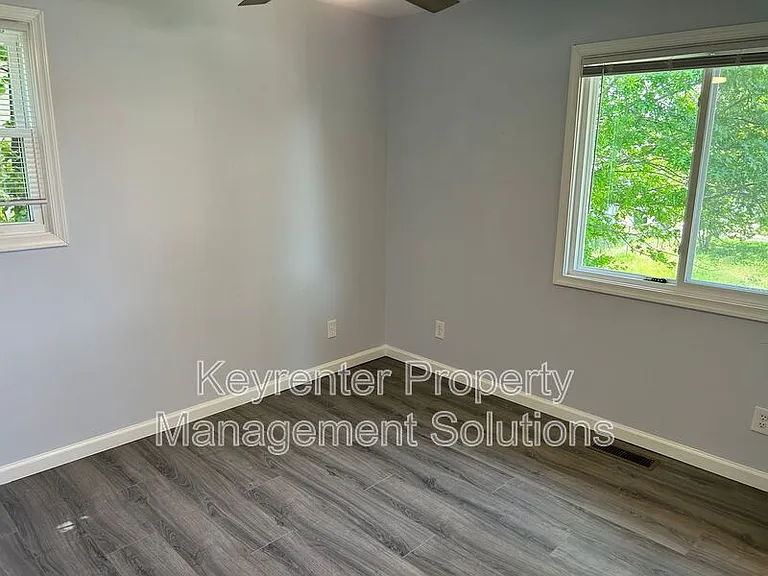 421 N Charlotte Ave — Photo 15