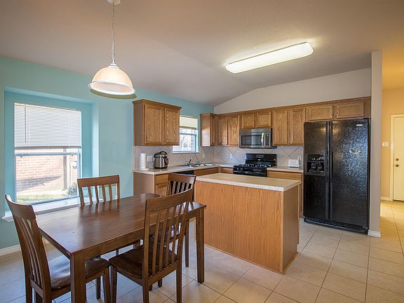 3rd image of 10390 English Manor Dr
