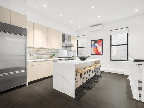 105 Manhattan Avenue image 4 of 20