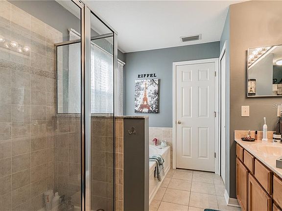 3rd image of 2827 Girvan Dr