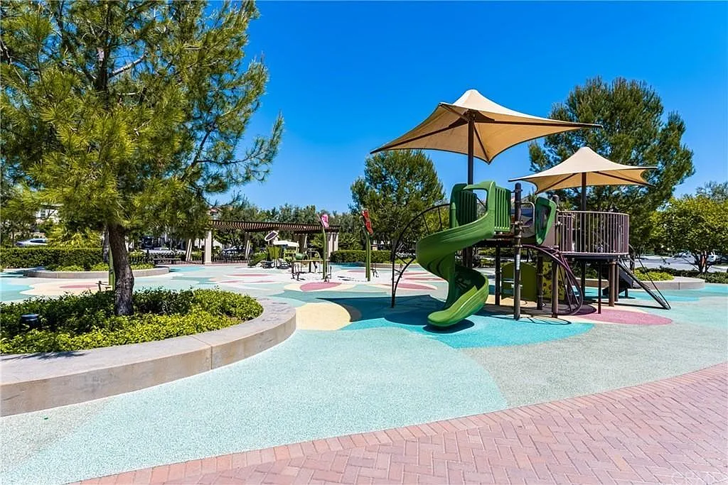 3 bed, 2.5 bath, 1650 sqft, $4,450 — Photo 3