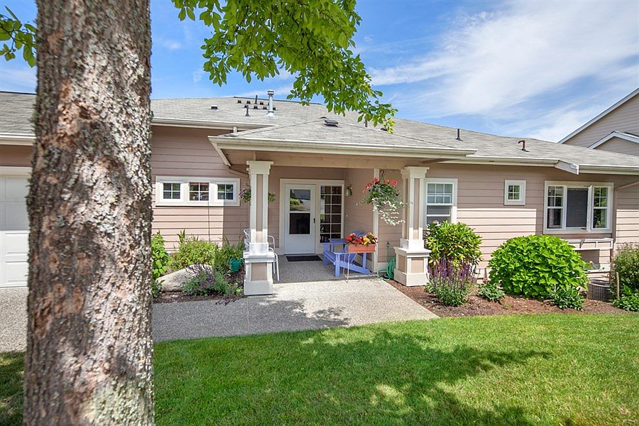 2nd image of 22506 SE 45th Ln