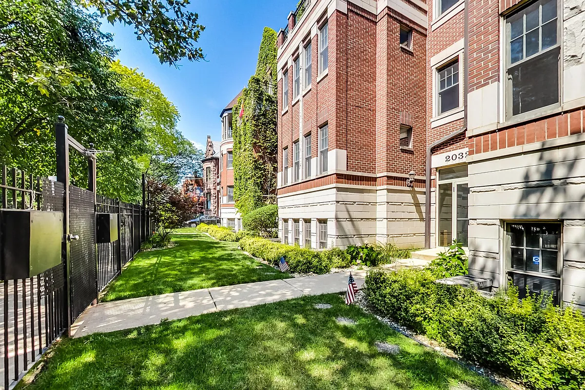 Building Photo - 2036 W Pierce Ave #2